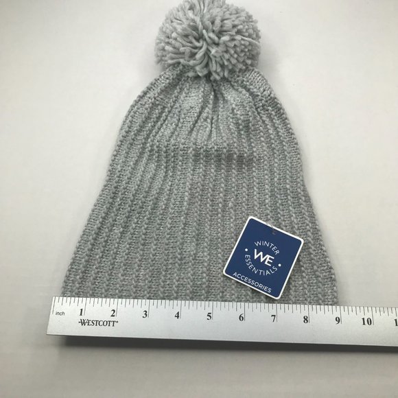Winter Essentials Women's One Size Gray Knit Beanie Hat With Pom New - Picture 7 of 9